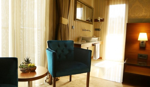 Deluxe Room, City View