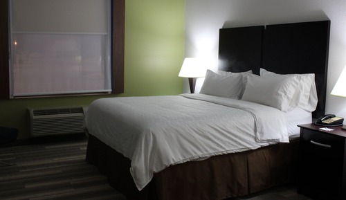 Standard Room, 1 King Bed, Accessible (Communications, Mobility, Access Tub)