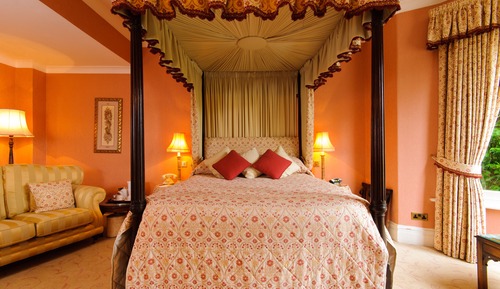 Suite (4 Poster Bed)