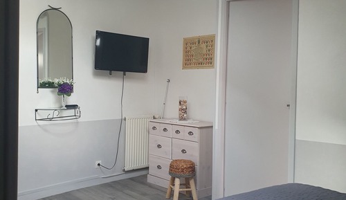 Double Room (Violette)