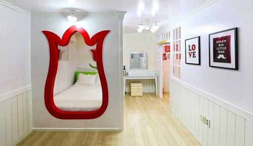 Room (Tulip)