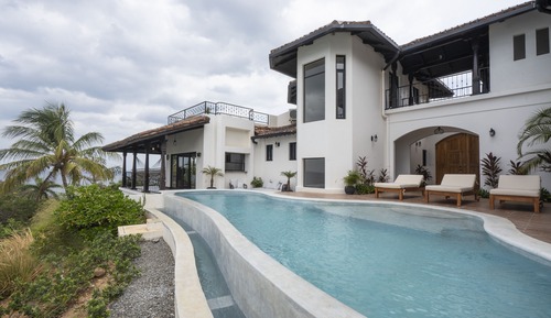 Villa Paraiso- Luxury
