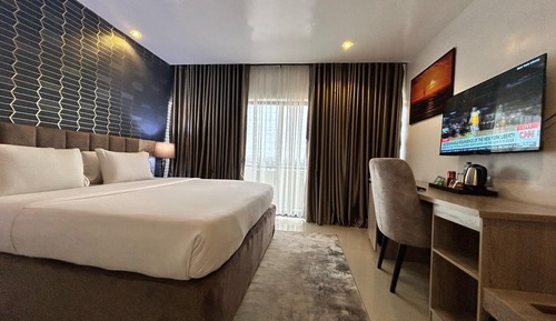 Luxury Room, 1 Queen Bed, Balcony