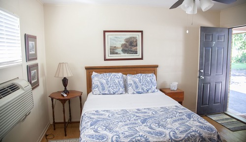 Standard Room, 1 Queen Bed (7)