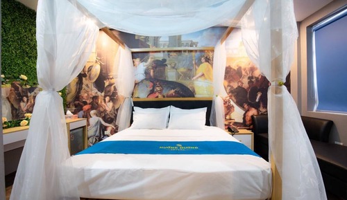 Honeymoon Room