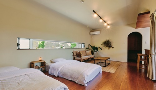 Condominium with Garden and Jetted Tub