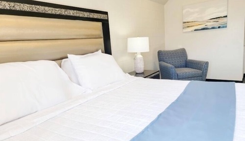 Deluxe Single Room, Refrigerator & Microwave