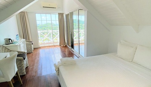 Deluxe Suite, 2 Queen Beds, Non Smoking, Sea View