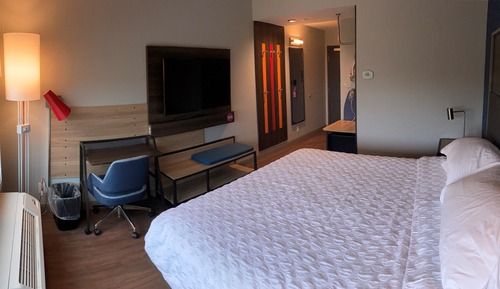 Room, 1 King Bed, Accessible (Roll-In Shower)