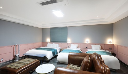 Premium Triple Room (No breakfast on Mondays)