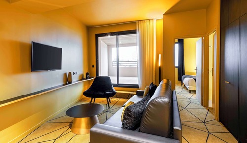 Suite, 1 King Bed, Non Smoking (with Sofabed)