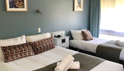 Executive Room Queen & Single