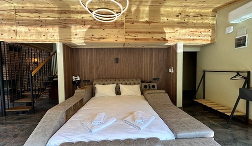 Honeymoon Condo, 2 Bedrooms, Non Smoking, River View