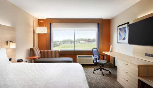Standard Room, 1 King Bed, Accessible (Mobility, Roll-In Shower)