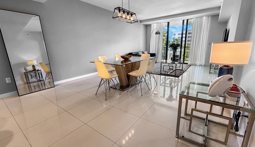 Urban - Two Bedroom Apartment w/Kitchen and Balcony