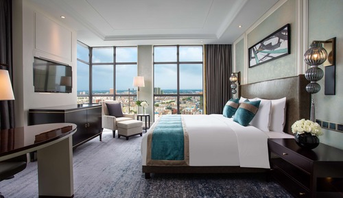 Premium Room, 1 King Bed, Smoking
