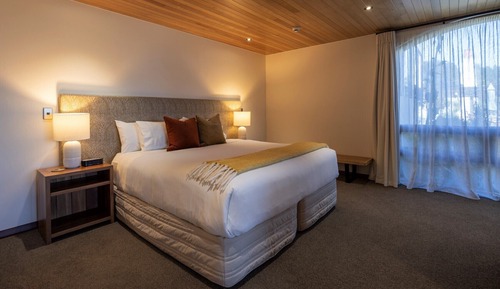 Deluxe Room, 1 Bedroom, Lake View