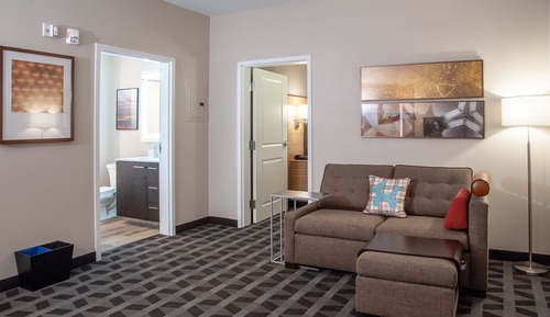Suite, 1 Bedroom (Mobility/Hearing Access, Roll-In Shwr)
