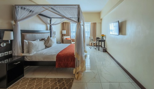 Suite, Lake View