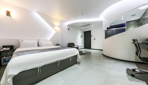 Honeymoon Triple Room