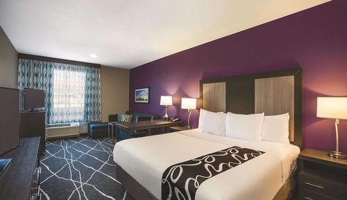Deluxe Room, 1 King Bed, Non Smoking (Mobility/Hearing, tub w/grab bars)