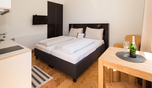 Panoramic Apartment, 1 Queen Bed, Balcony, Lakeside