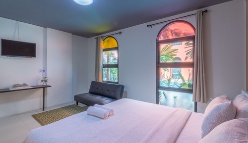 Deluxe Room, Pool View