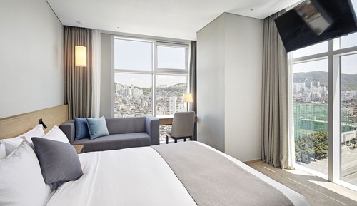 Deluxe Double Room, Bathtub