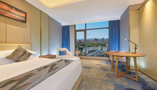 Deluxe Room, 1 King Bed, Non Smoking, City View