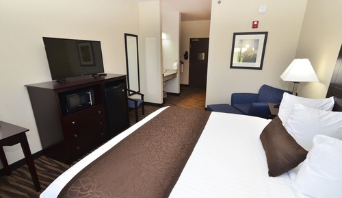 Standard Room, 1 King Bed, Accessible, Bathtub