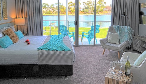 Honeymoon Studio Suite, River View