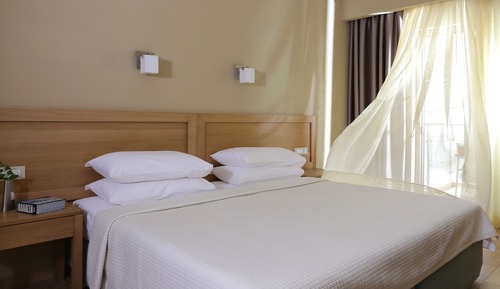 Standard Double Room, Partial Sea View