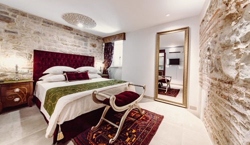 Luxury Suite Augusti- Main building