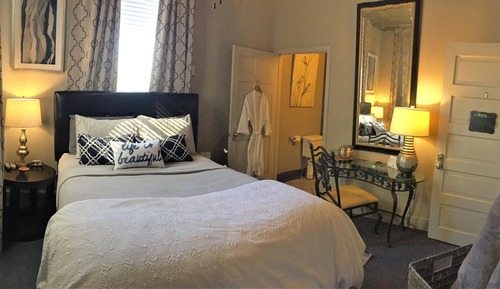 Luxury Room, 1 King Bed, Private Bathroom