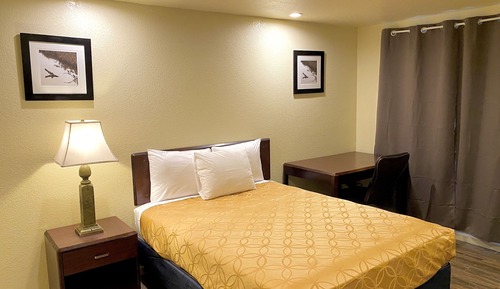 Standard Single Room, 1 Queen Bed (Non Smoking)