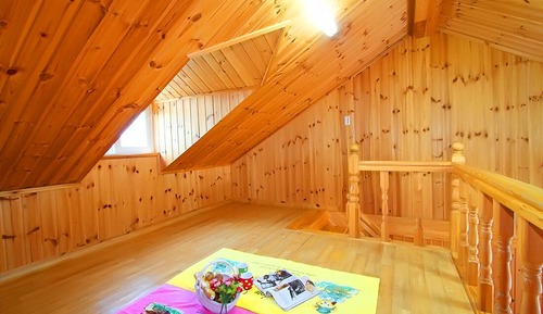 Room (Alps 7)