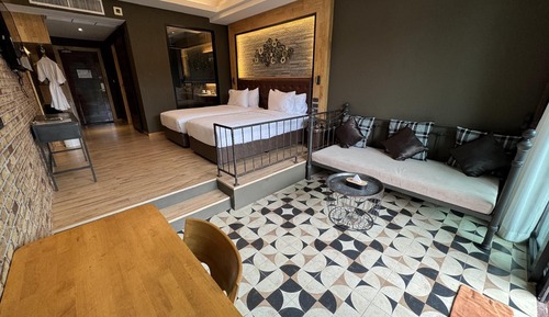 Deluxe Room, Balcony, Poolside
