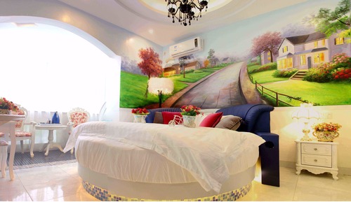 Premier Round-bed Room