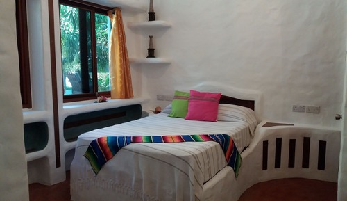 Standard Room, 1 Queen Bed, Kitchen, Poolside (Shared Living Area - Foxtail Palm)
