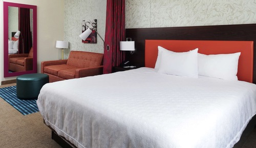 Suite, 1 King Bed, Accessible, Bathtub (Access Tub)