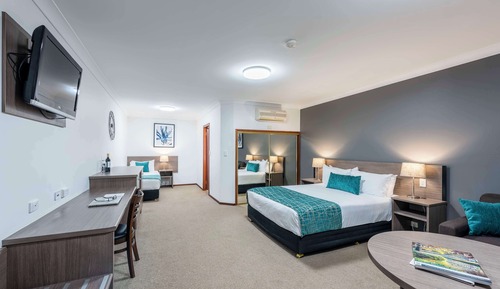 Deluxe Room, Multiple Beds, Non Smoking (Upstairs)