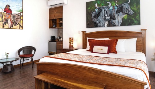 Honeymoon Suite
