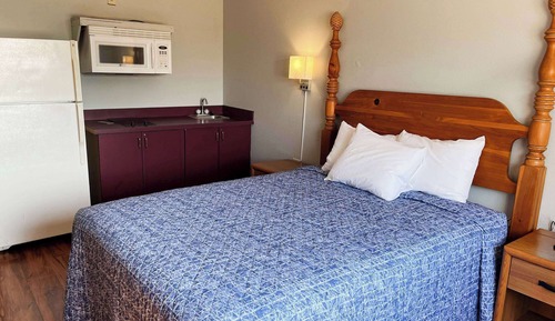 Room, 1 Queen Bed, Non Smoking, Kitchenette