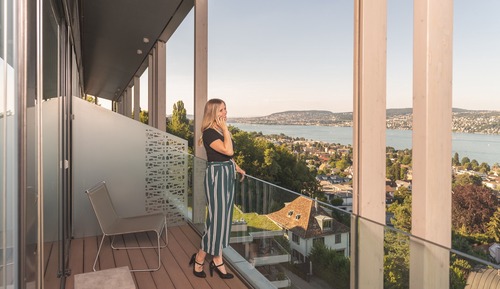 Panorama Club Room with Lake view