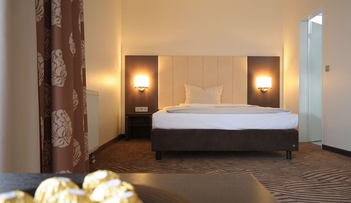 Deluxe Room, 1 Queen Bed, Balcony