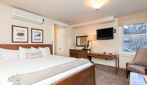 Room (Hotel Columbia 34)