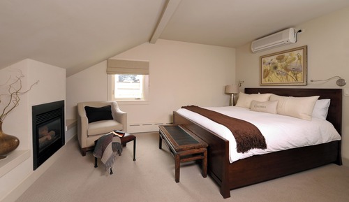 Room (Hotel Columbia 44)