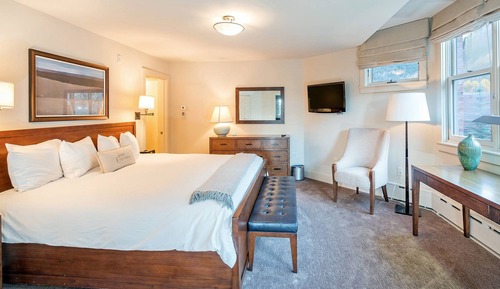 Room (Hotel Columbia 32)