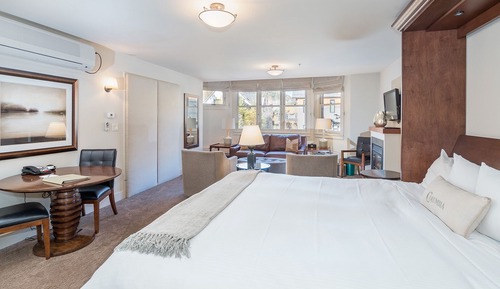 Room (Hotel Columbia 30)