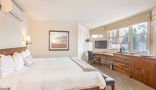 Room (Hotel Columbia 31)